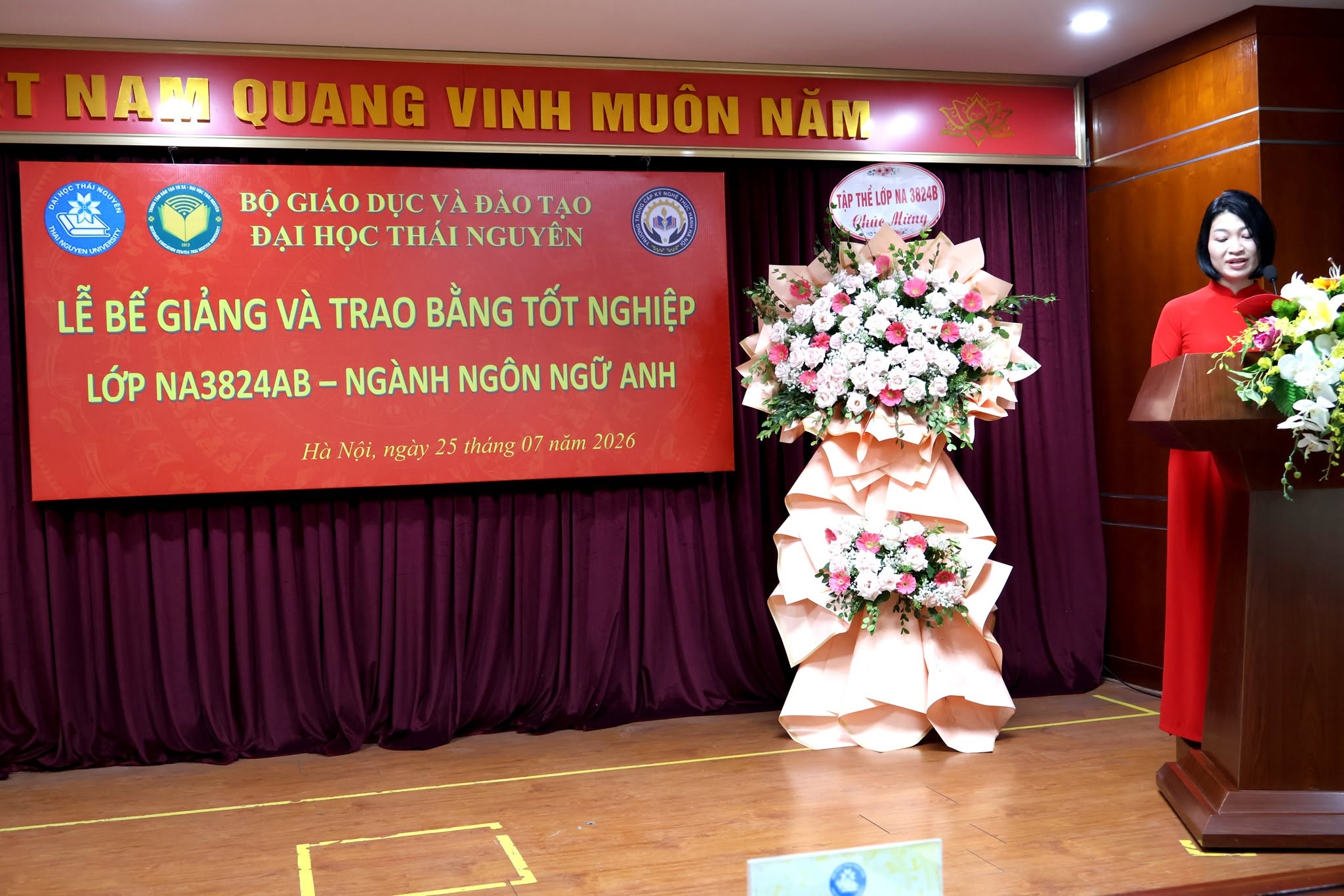 Trao Bằng Cử Nhân Ngôn Ngữ Anh Đại Học Thái Nguyên