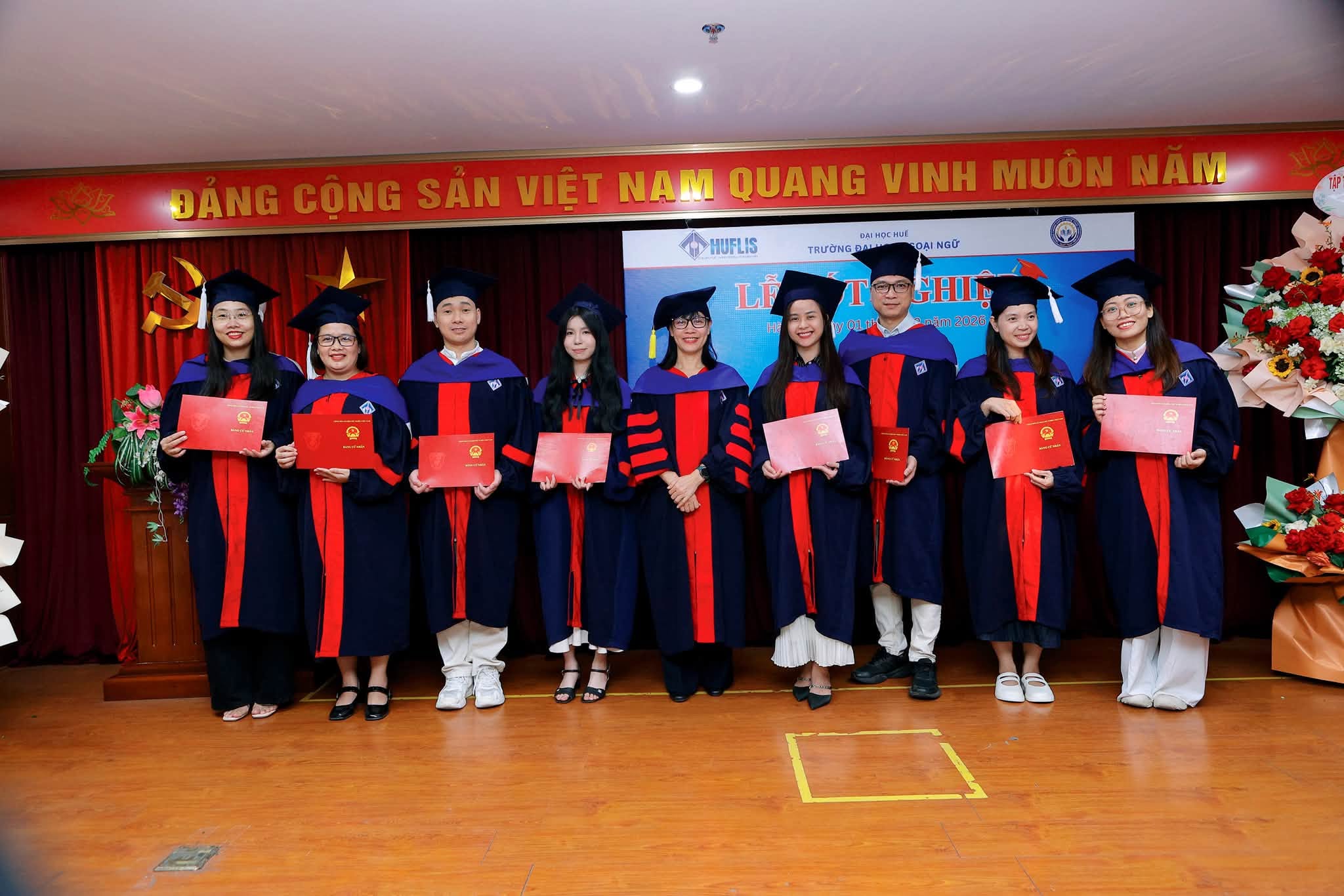 Trao Bằng Cho 700 Tân Cử Nhân Văn Bằng 2 Đại Học Ngoại Ngữ Huế