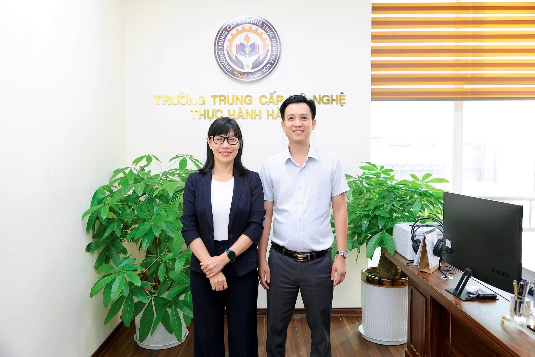 Hiệu Trưởng ĐH Ngoại Ngữ – ĐH Huế Về Chỉ Đạo Lễ Trao Bằng Tại Trường TC Kỹ Nghệ Thực Hành Hà Nội