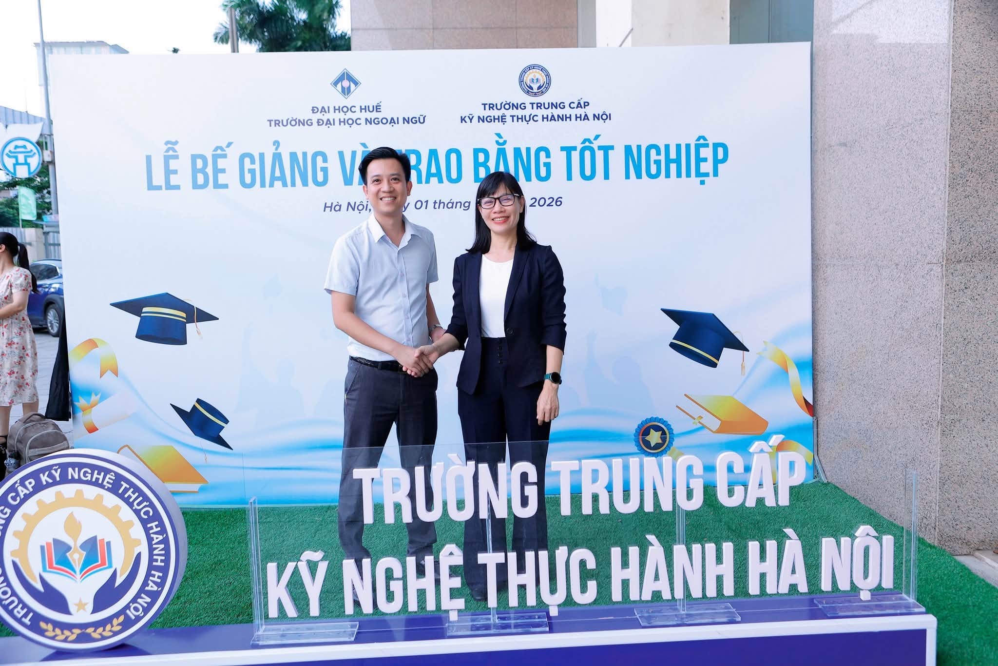 Lễ Bế Giảng Đại Học Từ Xa Ngoại Ngữ Huế Tại Trạm Hà Nội